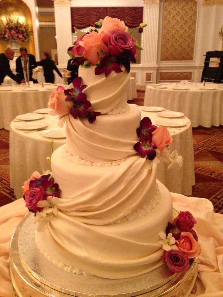 White 4-tiered cake with pink flowers