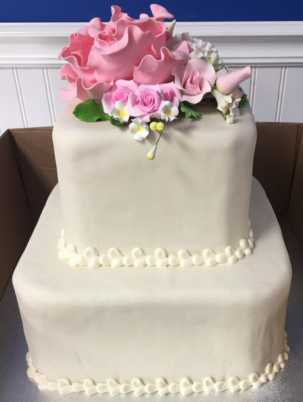 2-tiered cake with pink and white flowers