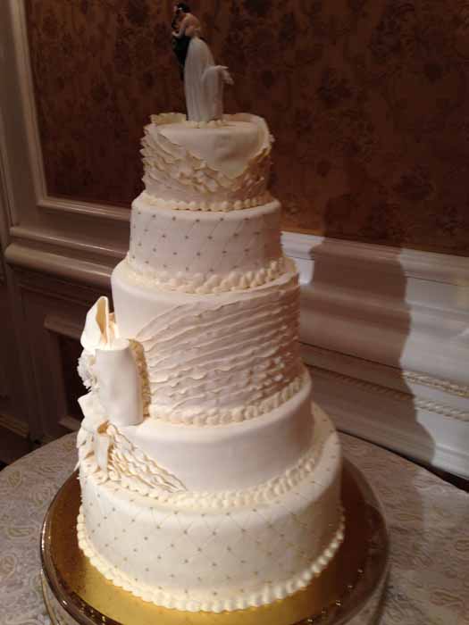 5-tiered wedding cake