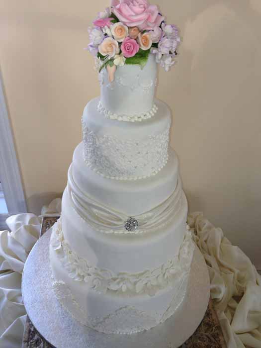6-tiered cake with pink flowers