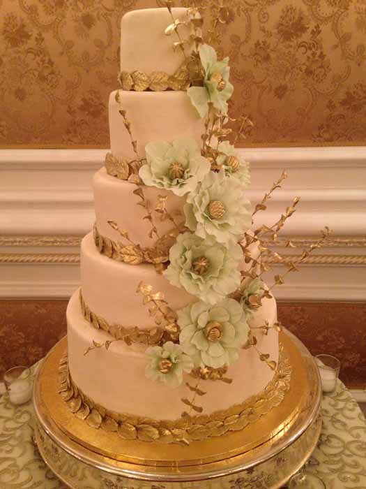 5-tiered cake with light green flowers
